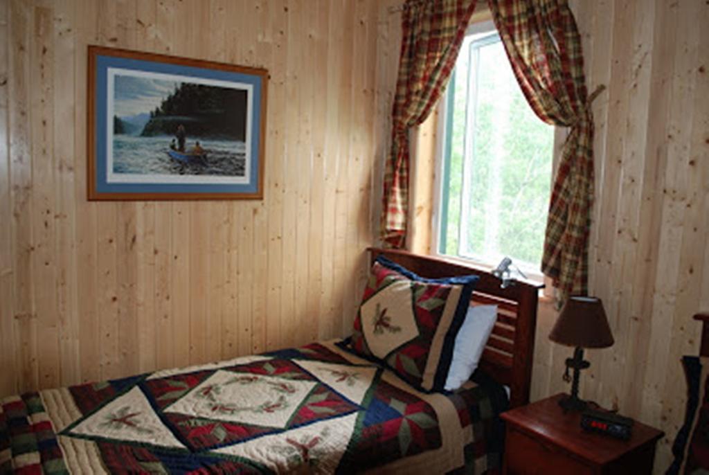 Auberge de la Rivière Matapédia - Matapédia River Lodge Routhierville Chambre photo